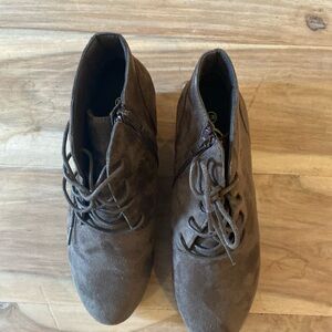 Women’s booties size 7